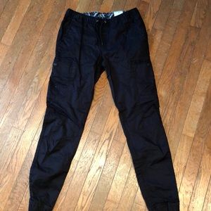 NWT men’s black cargo joggers sz s